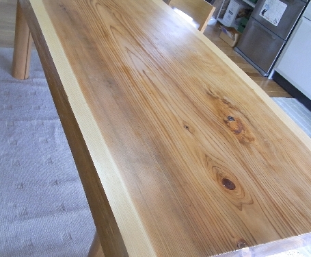 吉野杉一枚板のテーブル天板です。こたつの天板としても人気です