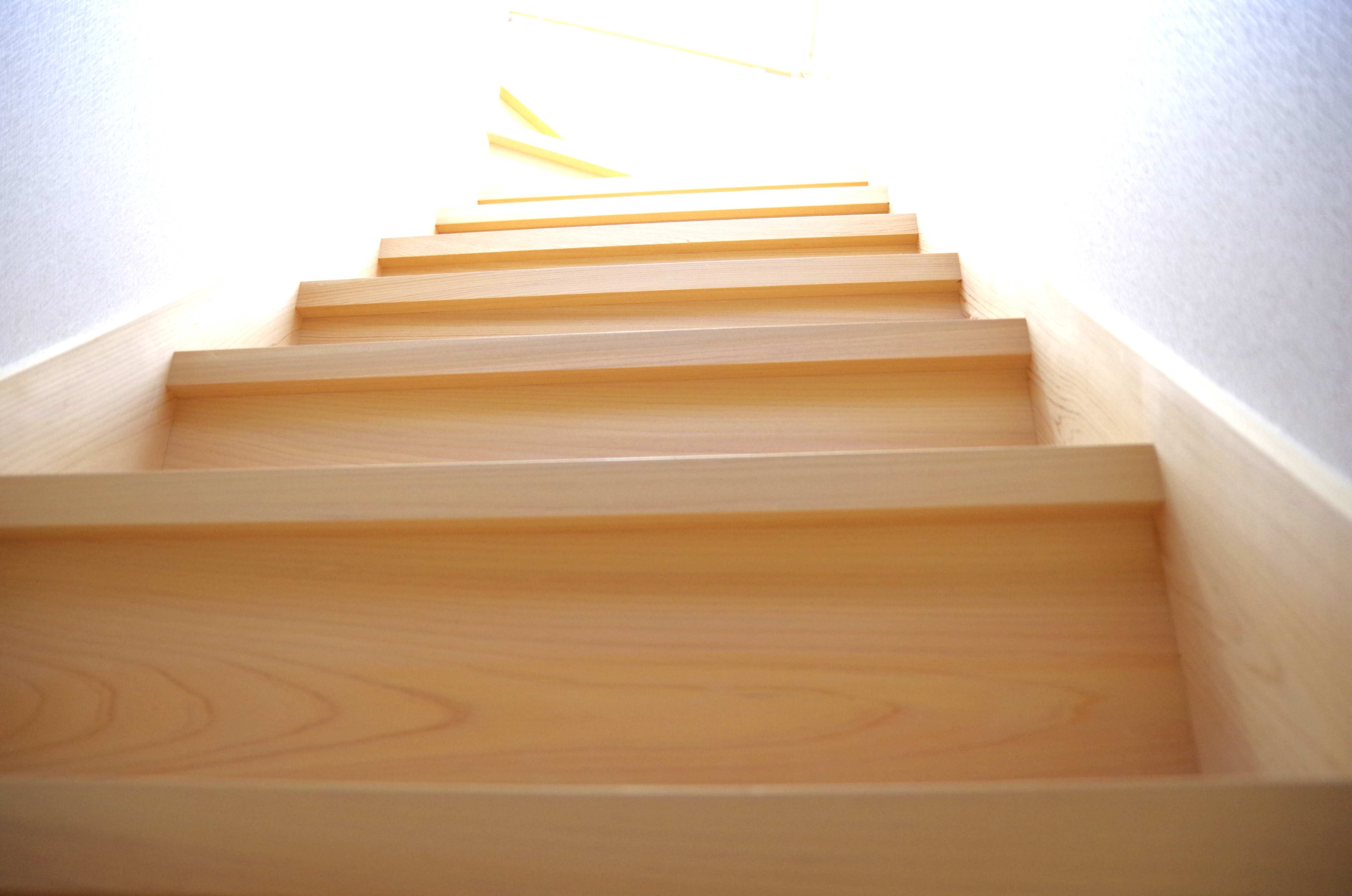 吉野ひのきの無垢材を使用した階段です。