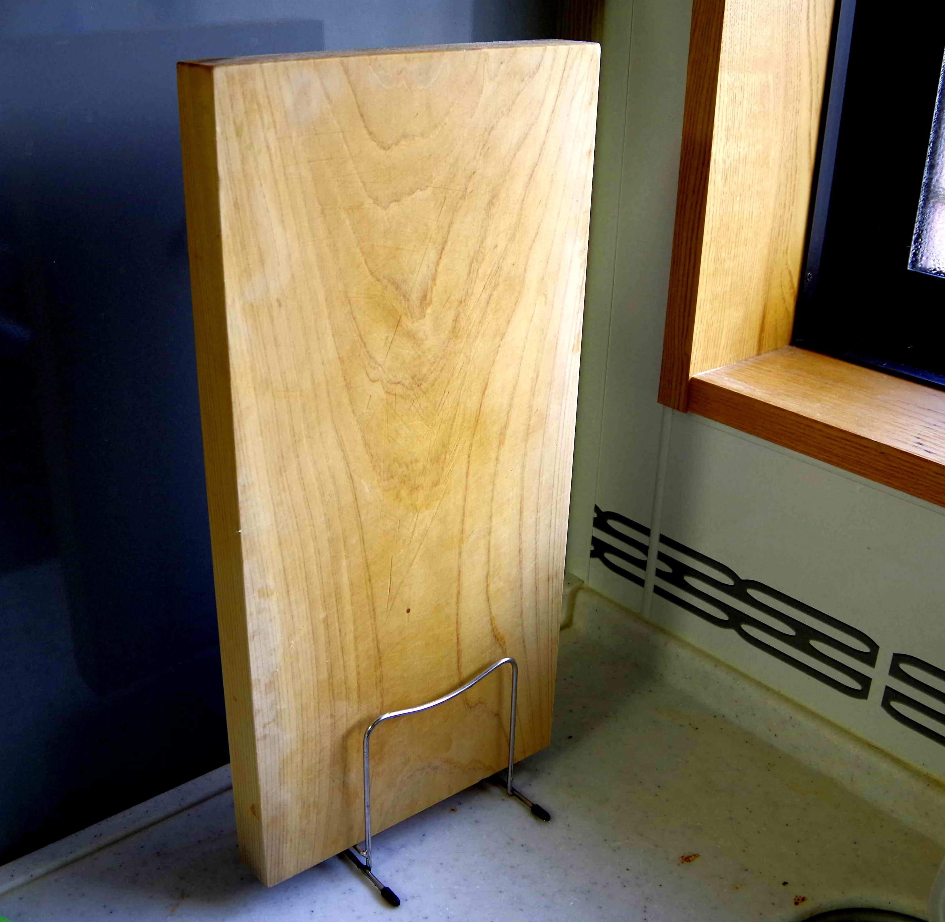 ひのきまな板も家具やフローリングのようにアンティークっぽく変色します