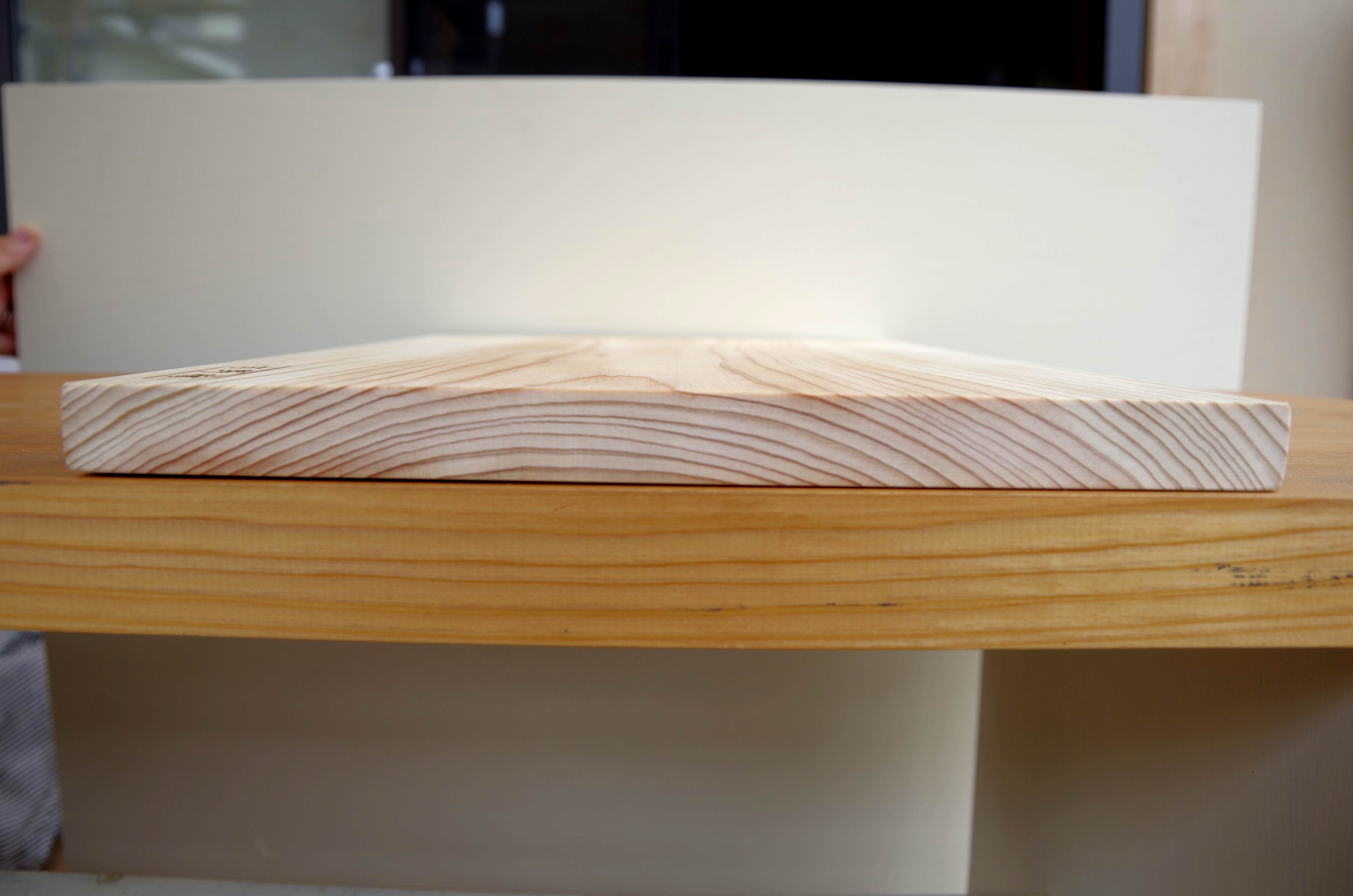 美吉野キッチンの薄型ひのきまな板