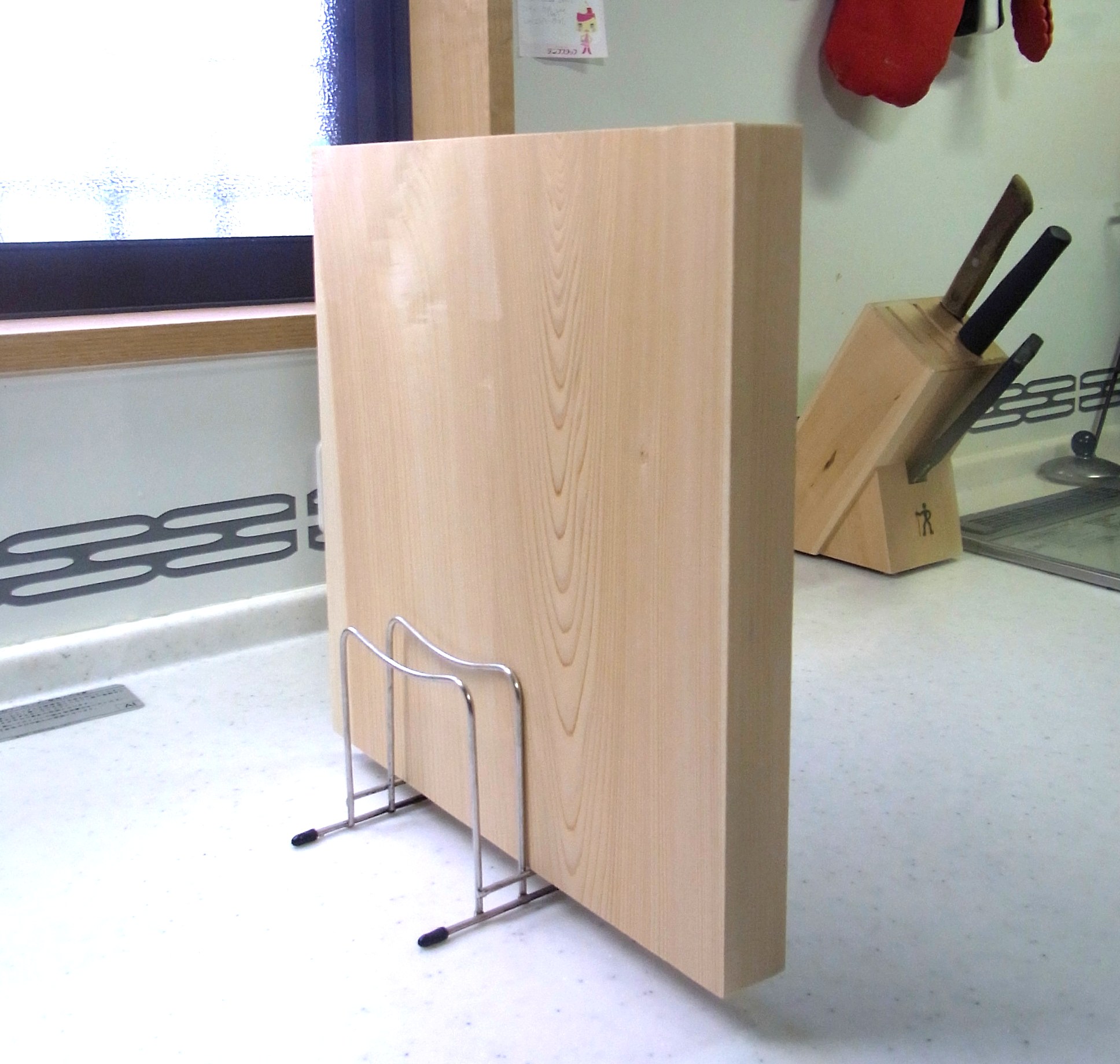 美吉野キッチンの正方形ひのきまな板です