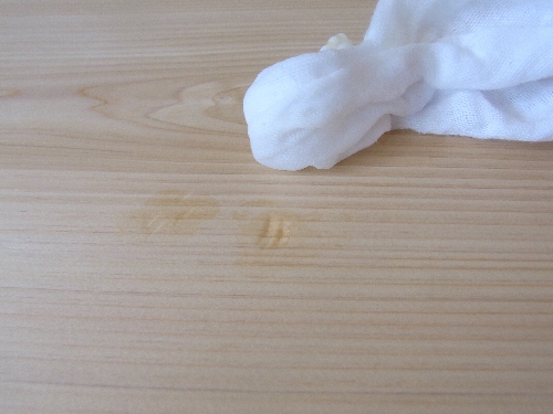美吉野キッチン製ひのきまな板の修復実験です