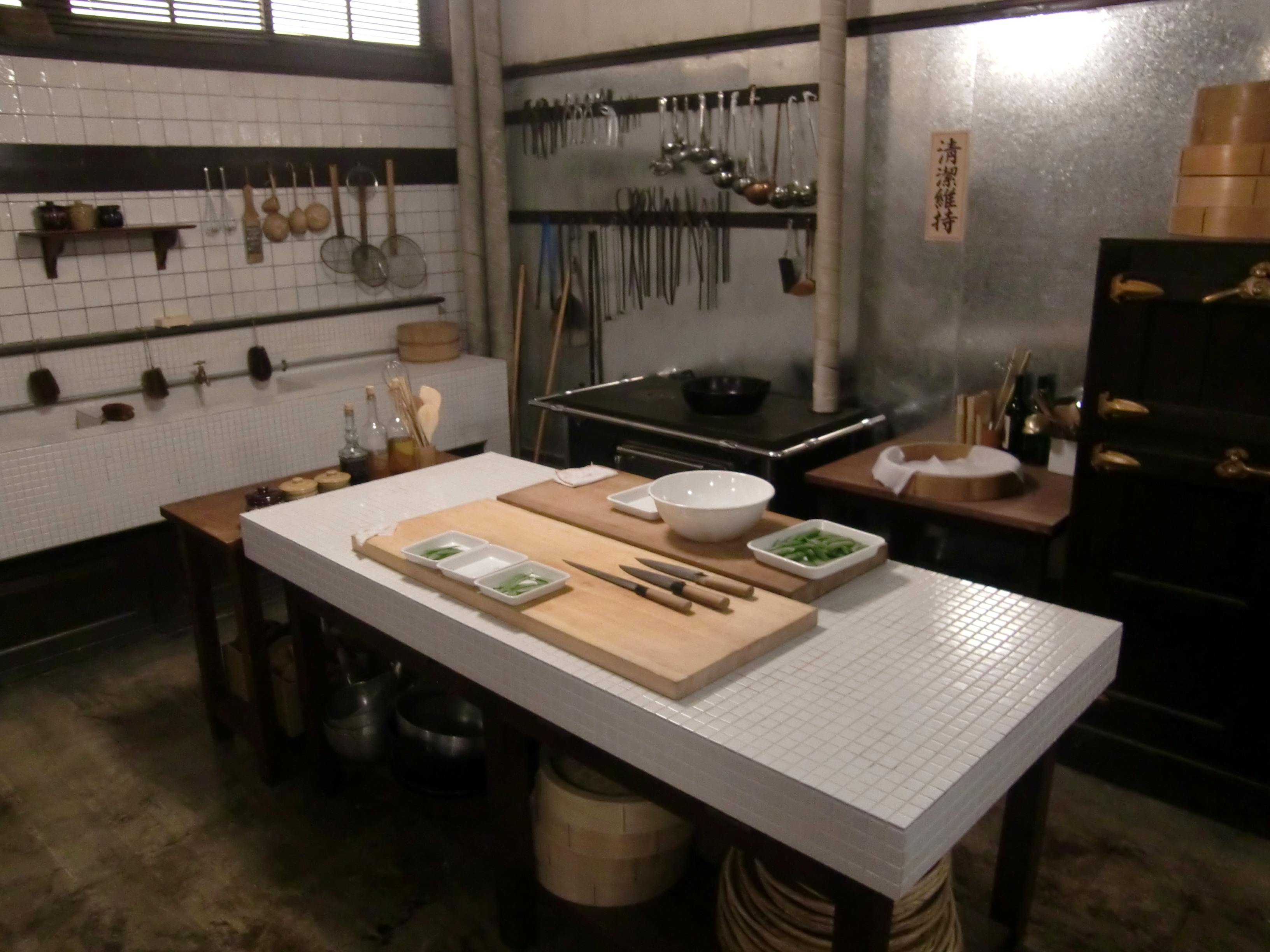 天皇の料理番の厨房シーン