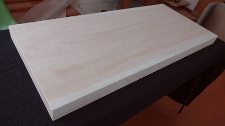 美吉野キッチンの大型の高級桧まな板です。